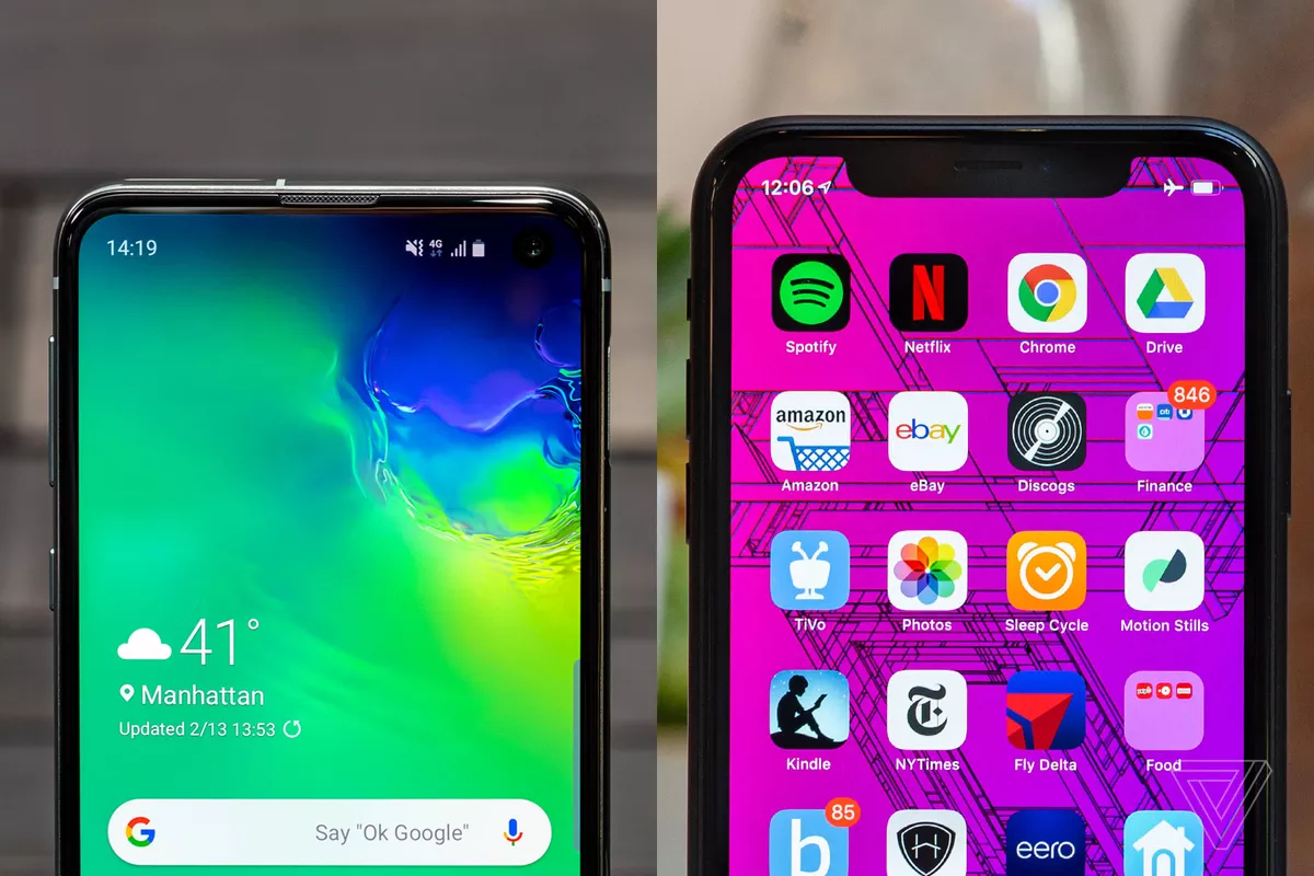 Iphone vs galaxy. Galaxy s10 vs iphone XR. Samsung s10 vs iphone x. Айфон 10 s. Iphone XR vs Samsung s10e.