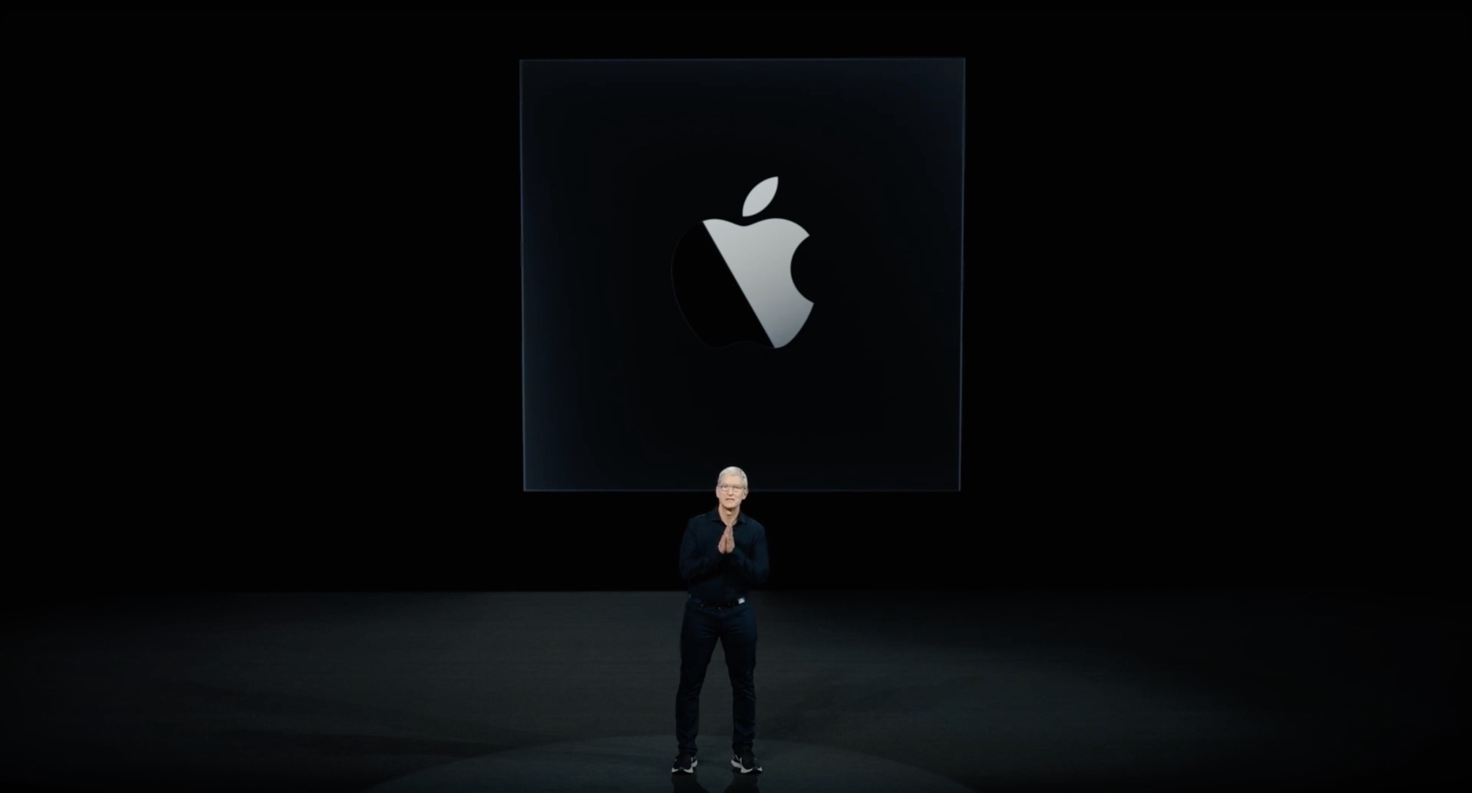 Презентация apple. Apple WWDC 2020. WWDC тим Кук. Тим Кук презентация 2020. Тим Кук с айфоном 13.