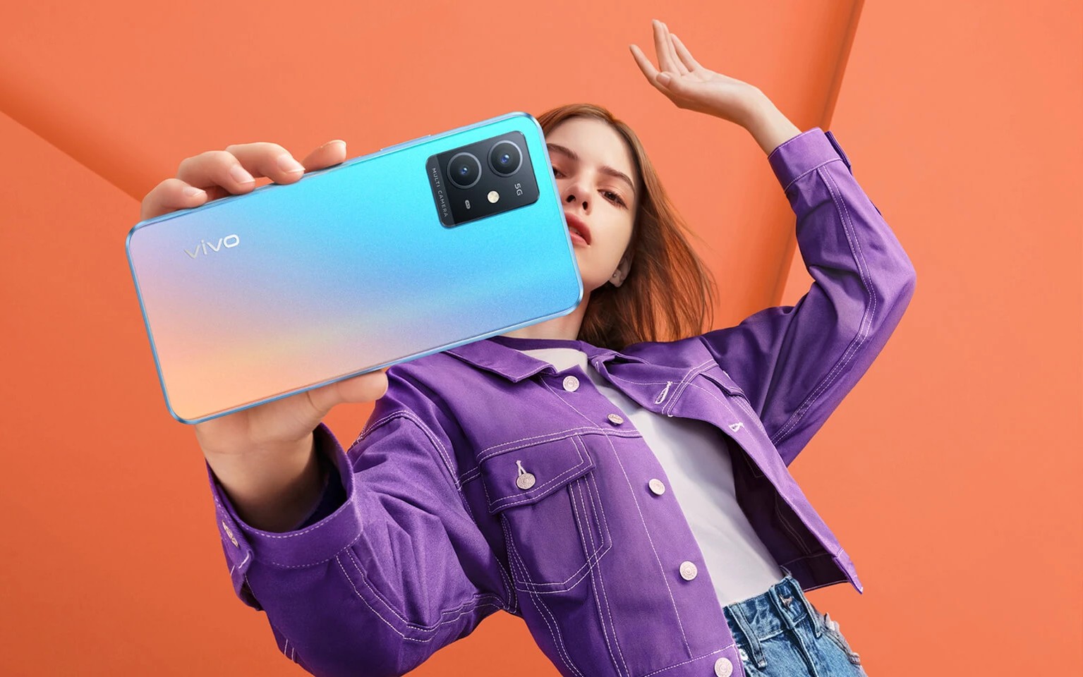 Vivo tecno. Виво у55. Vivo с двумя камерами. Смартфон vivo с летающей камерой. На себе смартфон.