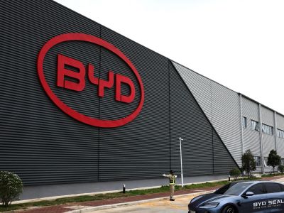 BYD покажет самую быстрозаряжаемую и очень мощную АКБ для строительной техники